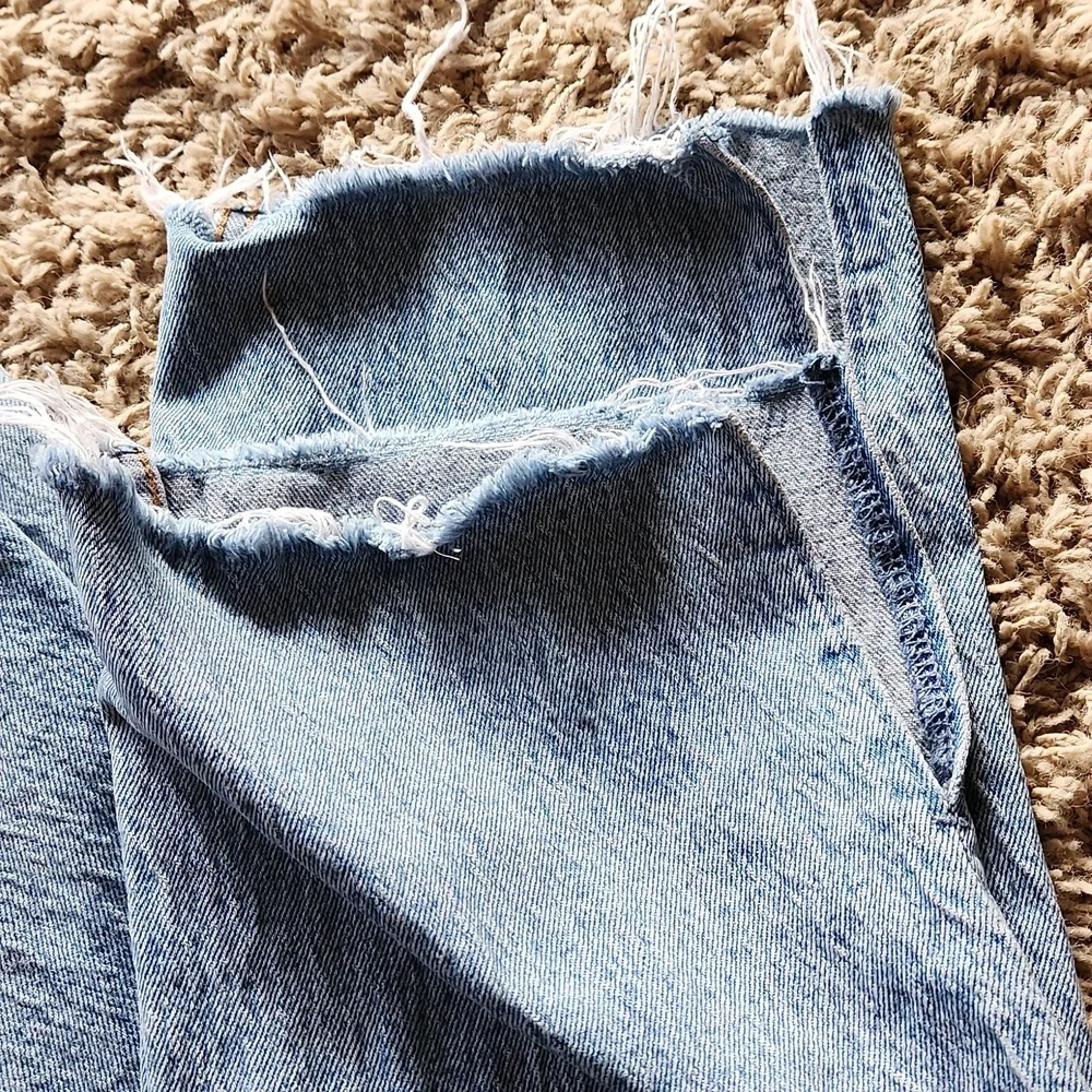 Abercrombie & Fitch ulta high rise straight distressed womans size 4 jeans - Picture 2 of 12